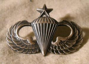 Parachutist badge ( Senior)  minimum 30 jumps