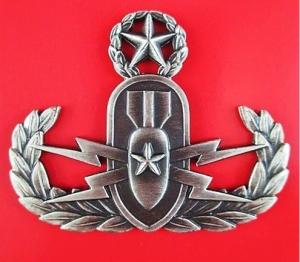 Explosive Ordnance Disposal ( EOD) master badge