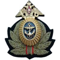 Кокарда адмиралов в обрамлении вышивки канителью ВМФ РФ